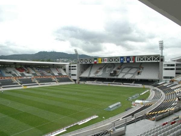 Transfermarkt in beweging: Aston Villa ziet Estupiánán, Arsenal stuurt af op Guimarães