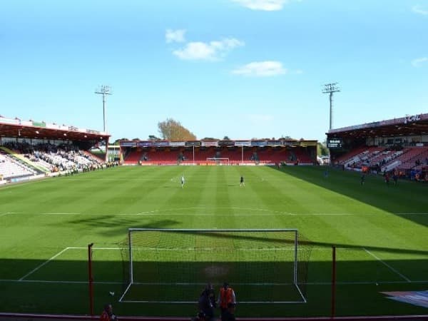 AFC Bournemouth intensiveert interesse in Dorking-middenvelder Grass: manager White optimistisch over transfer