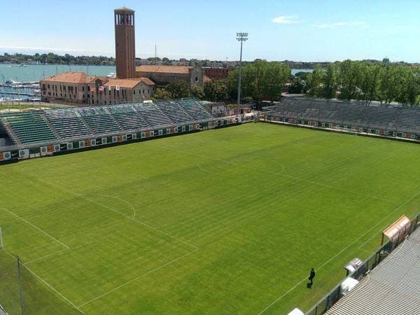Venezia presenteert nieuwe Serie A-uitrusting met Drake's Nocta-label